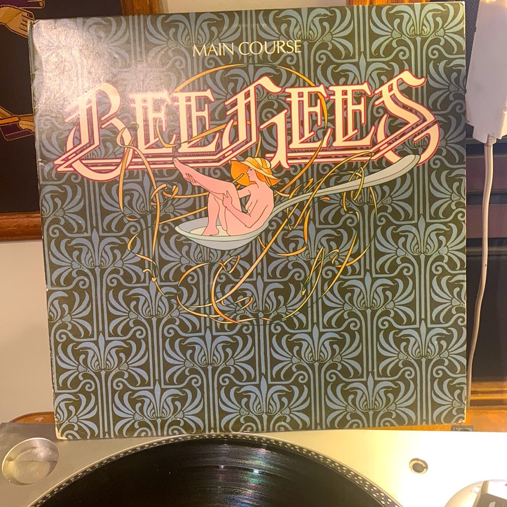 1975 original pressing BEEGEES…excellent near mint condition Main Course
